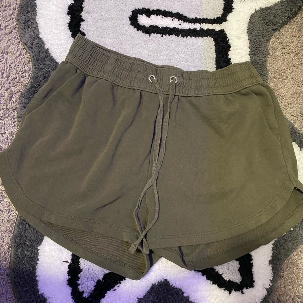 H&M khaki green shorts